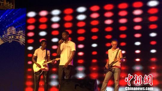 W(xu)W(xu)I(xin) z