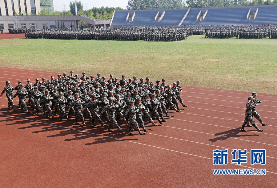 河南財(cái)大舉行新生軍訓(xùn)總結(jié)會(huì) 河南財(cái)大舉行新生軍訓(xùn)總結(jié)會(huì)
