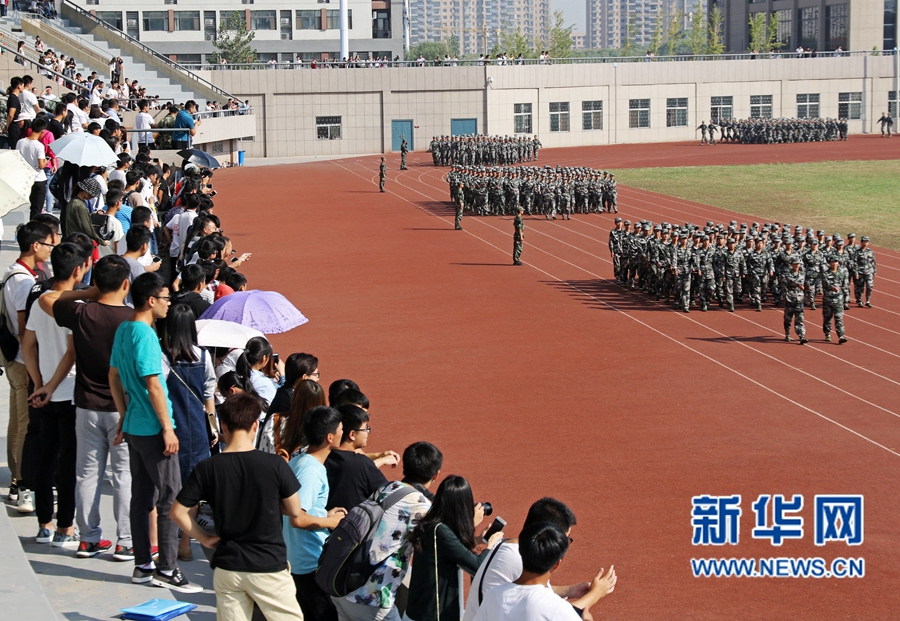 河南財(cái)大舉行新生軍訓(xùn)總結(jié)會(huì) 河南財(cái)大舉行新生軍訓(xùn)總結(jié)會(huì)