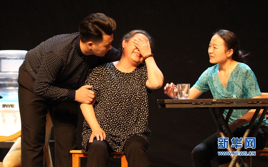 “金刺猬”獎(jiǎng)話劇《當(dāng)歸》在許昌精彩上演 “金刺猬”獎(jiǎng)話劇《當(dāng)歸》在許昌精彩上演