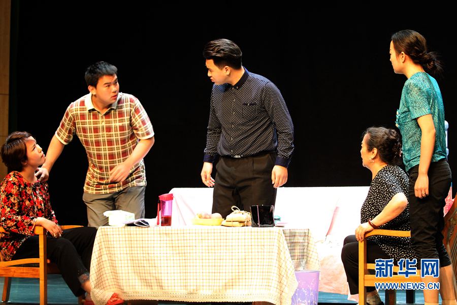 “金刺猬”獎(jiǎng)話劇《當(dāng)歸》在許昌精彩上演 “金刺猬”獎(jiǎng)話劇《當(dāng)歸》在許昌精彩上演