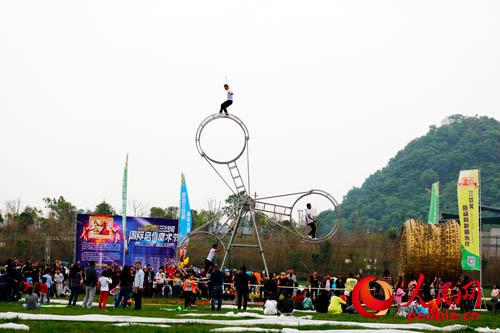 現(xiàn)場死亡飛輪表演