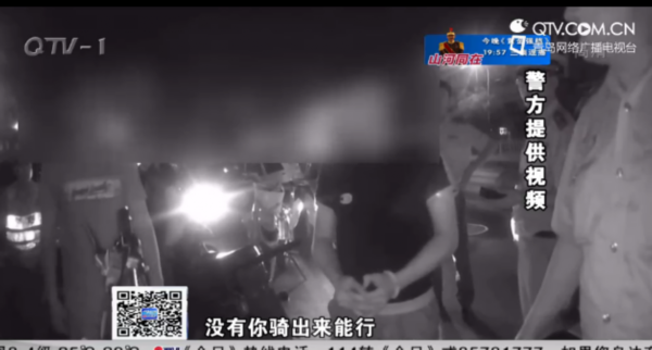 凌晨五輛摩托馬路狂飆 騎車(chē)小伙無(wú)證被查