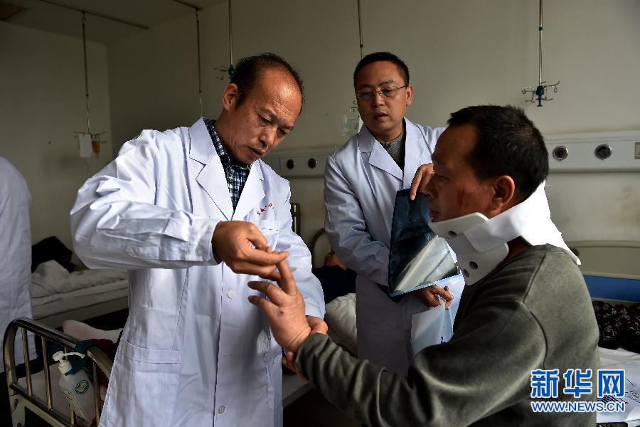 京昆高速山西平陽段交通事故傷員得到妥善救治 京昆高速山西平陽段交通事故傷員得到妥善救治