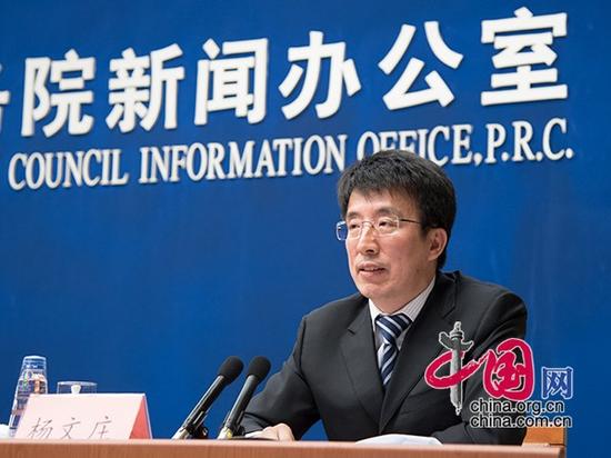 計劃生育基層指導司司長楊文莊回答記者提問